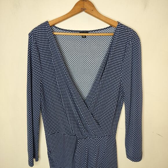 Ann Taylor Faux Wrap Top Geometric Stretch Surplice - Picture 2 of 8